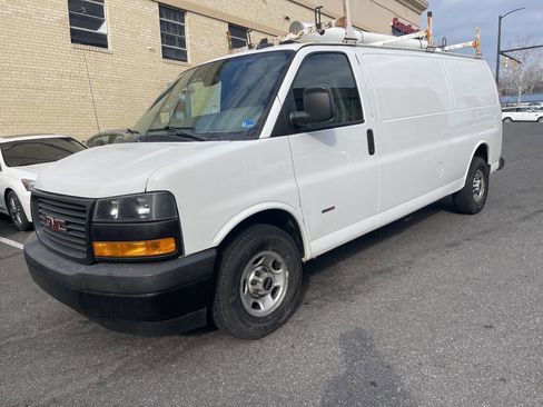 Used 2018 GMC Savana 2500 Extended RWD image 3