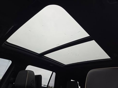 Used 2023 Chevrolet Tahoe Premier w/ Premium Package image 3