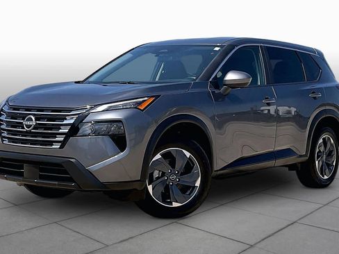 Used 2025 Nissan Rogue SV FWD image 2