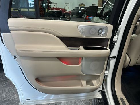 Used 2021 Lincoln Navigator L Reserve w/ Luxury Package image 9