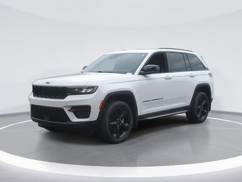 Used 2023 Jeep Grand Cherokee Altitude AWD/4WD image 1