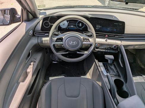 Used 2024 Hyundai Elantra SEL FWD image 16