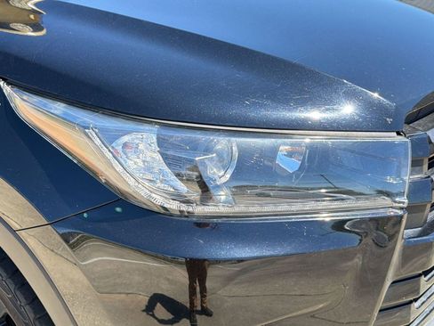 Used 2019 Toyota Highlander SE image 11