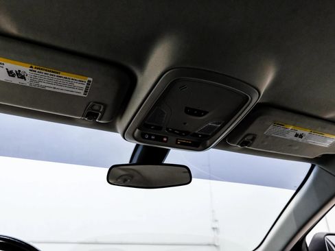 Used 2018 Chevrolet Impala Premier FWD image 37