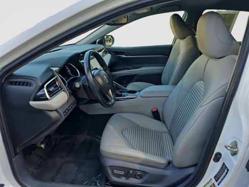 Used 2018 Toyota Camry SE w/ Convenience Package FWD image 16