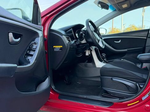 Used 2016 Hyundai Elantra GT FWD image 9