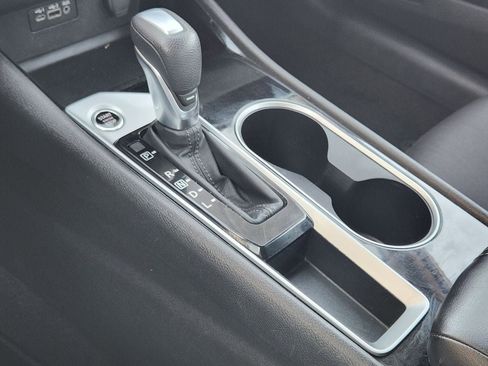 Used 2024 Nissan Altima 2.5 SV image 19