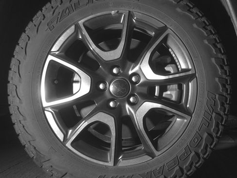 Used 2025 Jeep Compass Trailhawk w/ Trailer Tow Group AWD/4WD image 13