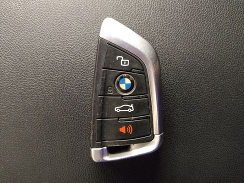 Used 2021 BMW 330e w/ Convenience Package RWD image 32