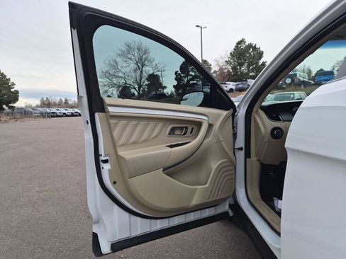 Used 2019 Ford Taurus SE image 9