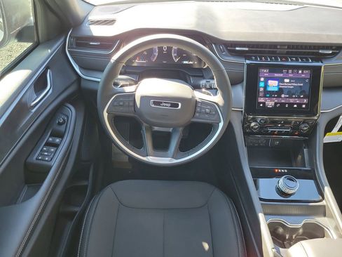 New 2025 Jeep Grand Cherokee Laredo w/ Luxury Tech Group I image 15