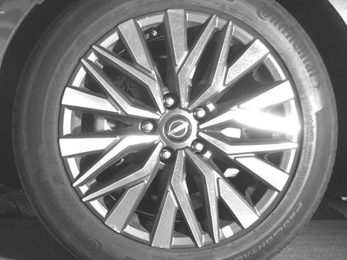 Used 2025 Nissan Altima 2.5 SV FWD image 12