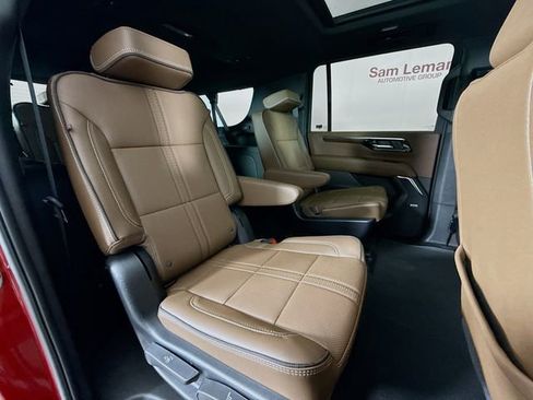 Used 2025 Chevrolet Suburban High Country image 32