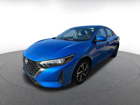 Used 2025 Nissan Sentra SV image 3