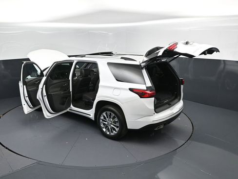 Used 2023 Chevrolet Traverse High Country image 47