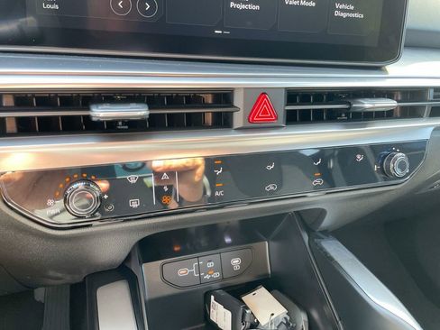 Used 2025 Kia Sorento LX image 44