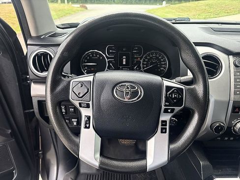 Used 2020 Toyota Tundra SR5 w/ SR5 Convenience Package AWD/4WD image 3