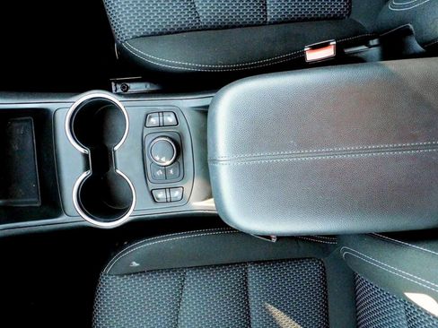 Used 2022 GMC Terrain SLE w/ Driver Convenience Package image 24