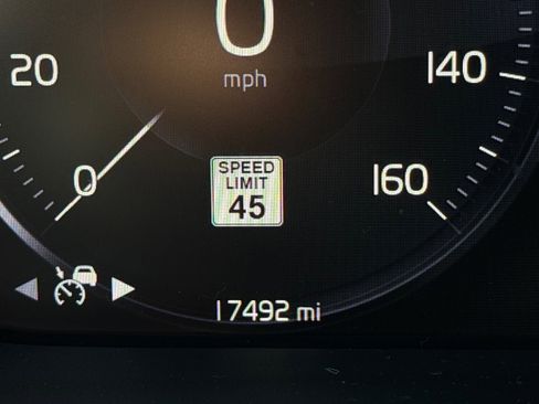 Used 2022 Volvo XC40 T4 R-Design w/ Advanced Package image 19