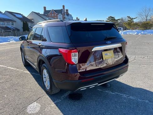 Used 2022 Ford Explorer XLT w/ Equipment Group 202A image 8