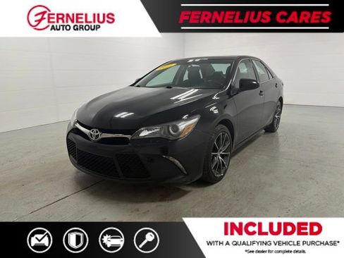 Used 2017 Toyota Camry XSE w/ Moonroof Package FWD image 3