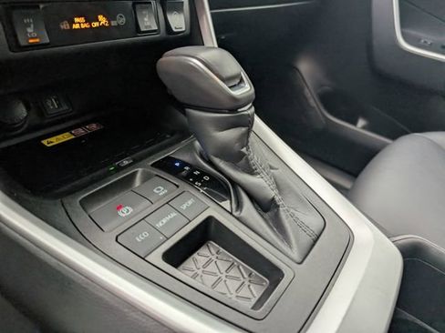 Used 2023 Toyota RAV4 XLE Premium image 22