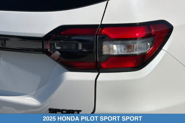 Certified 2025 Honda Pilot Sport image 31