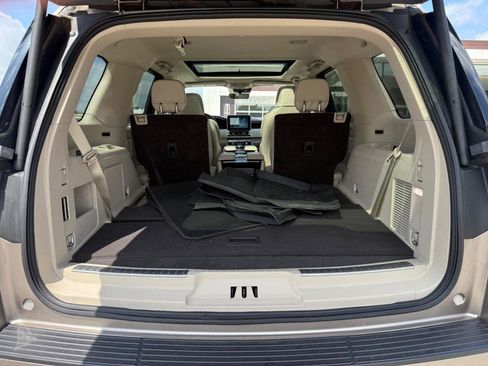Certified 2020 Lincoln Navigator Reserve w/ Luxury Package AWD/4WD image 7
