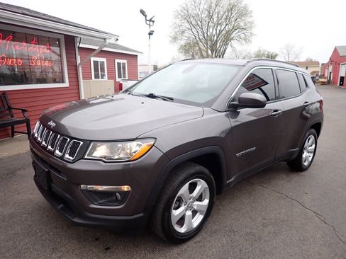 Used 2019 Jeep Compass Latitude w/ Popular Equipment Group AWD/4WD image 3