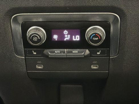 Used 2023 Chevrolet Tahoe Z71 w/ Luxury Package AWD/4WD image 39