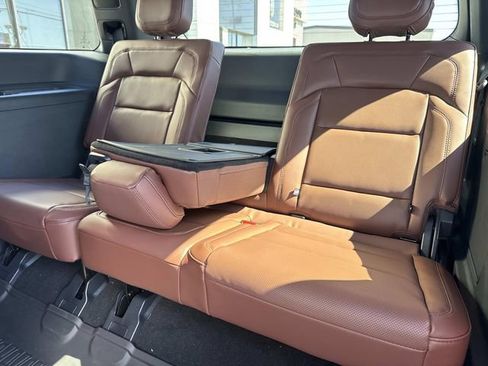 New 2026 Lincoln Navigator Reserve image 16
