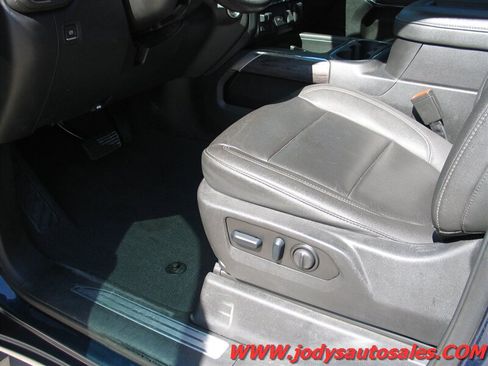 Used 2022 Chevrolet Silverado 2500 LTZ w/ LTZ Premium Package AWD/4WD image 4