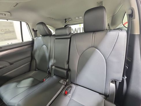 Used 2026 Toyota Highlander Limited AWD/4WD image 21