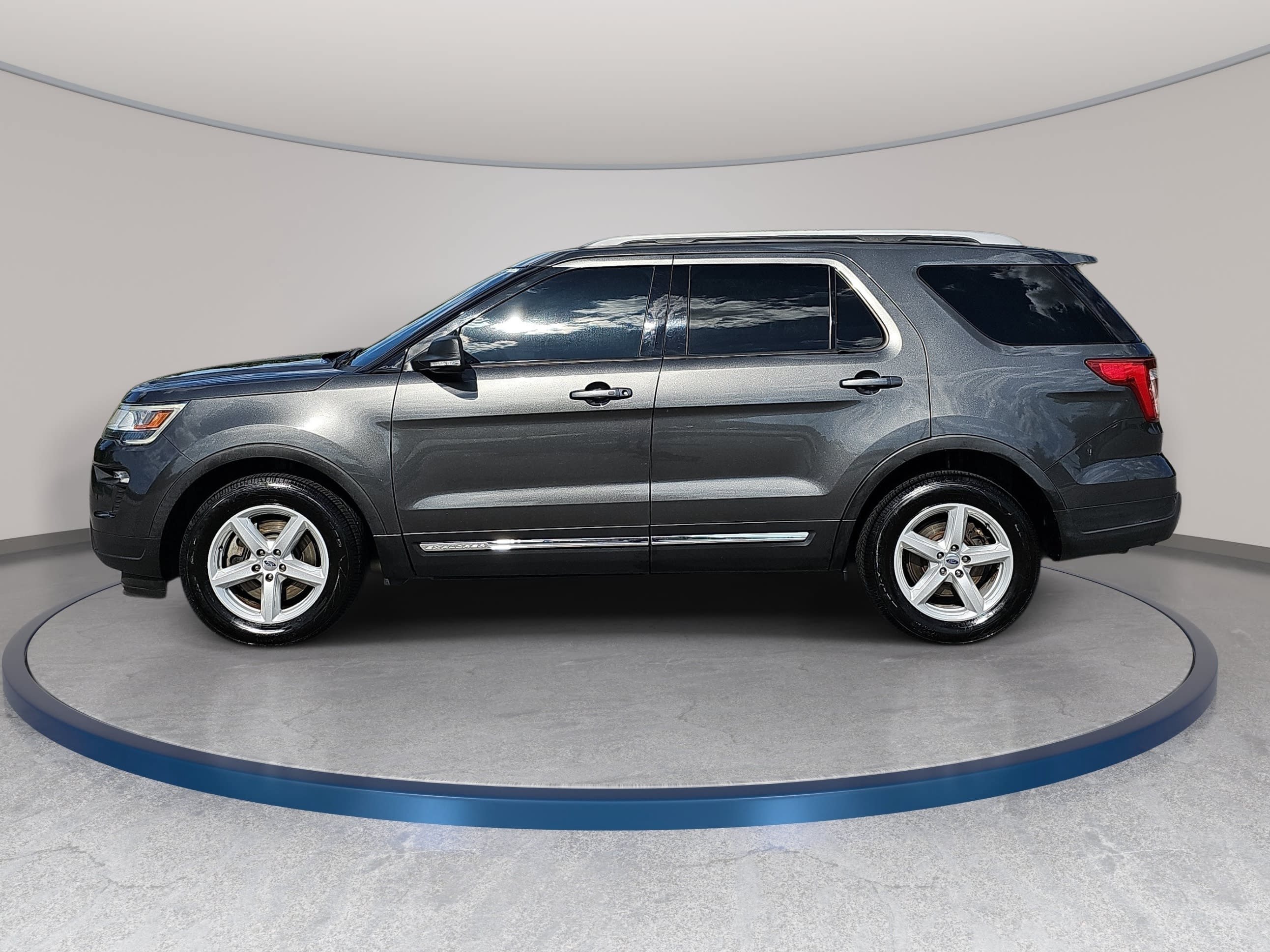 Used 2019 Ford Explorer XLT w/ Equipment Group 201A FWD image 8