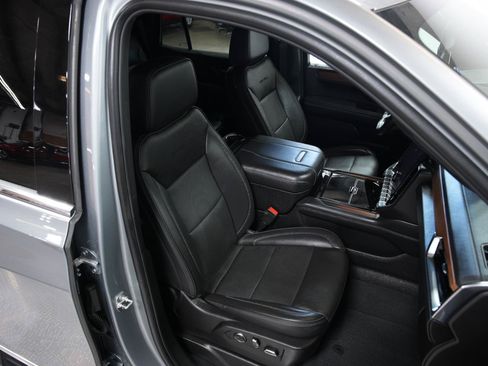 Used 2025 GMC Yukon Denali AWD/4WD image 21