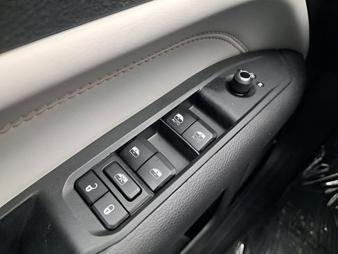 Used 2025 Jeep Compass Limited AWD/4WD image 10