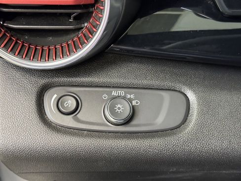 Used 2025 Chevrolet Trax RS image 28