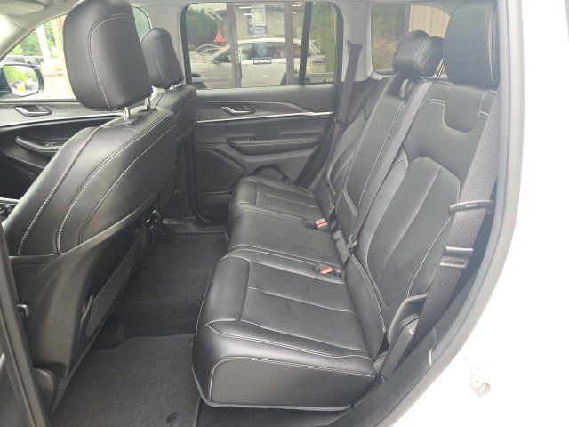 Used 2023 Jeep Grand Cherokee Limited AWD/4WD image 14