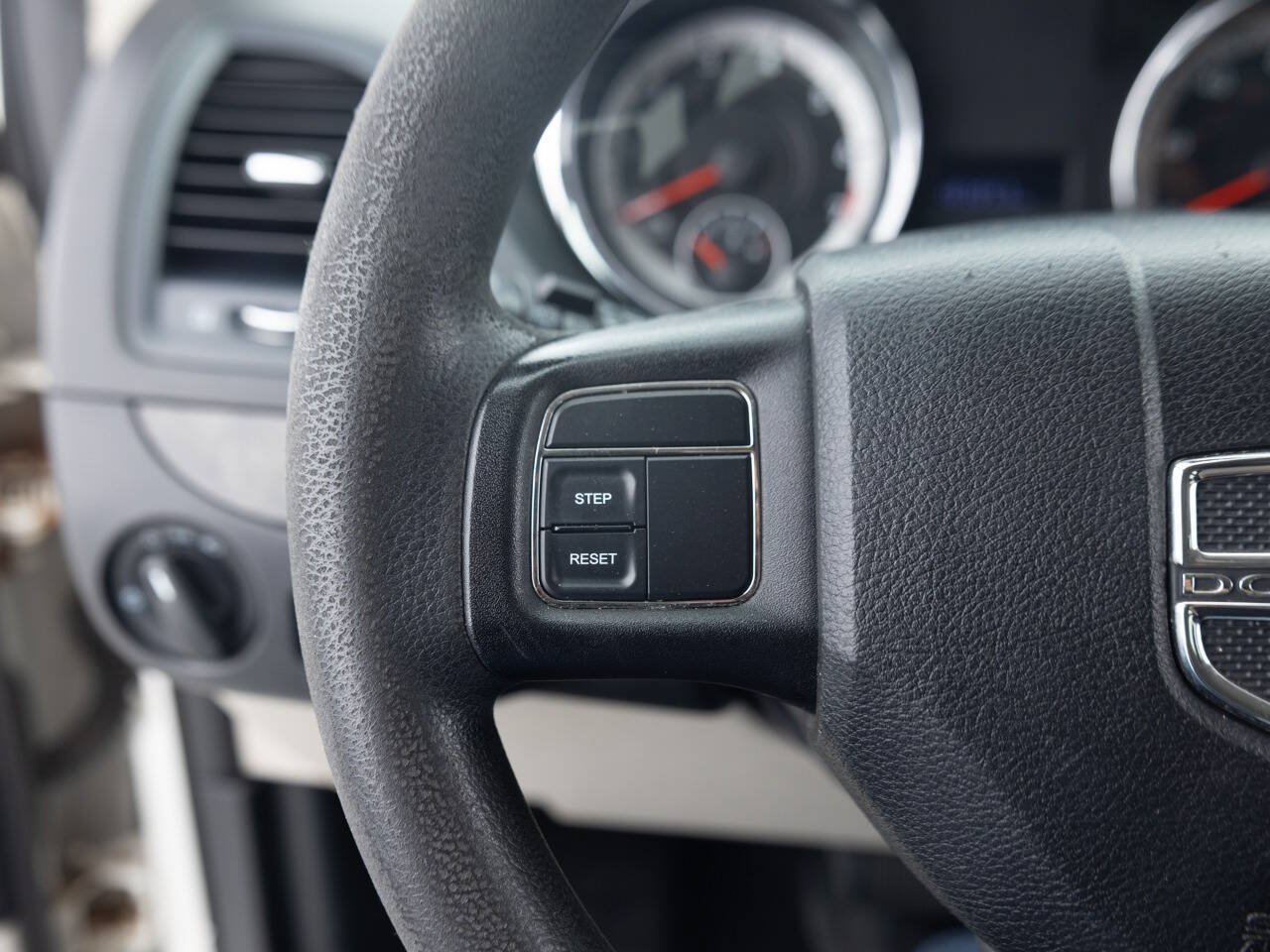 Used 2011 Dodge Grand Caravan Express FWD image 37