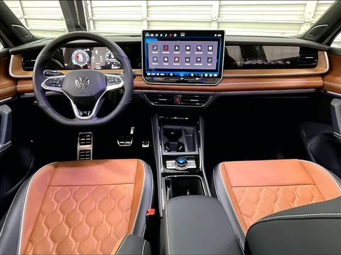 New 2026 Volkswagen Tiguan SEL R-Line AWD/4WD image 7