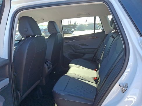 New 2025 Volkswagen Tiguan SE image 5