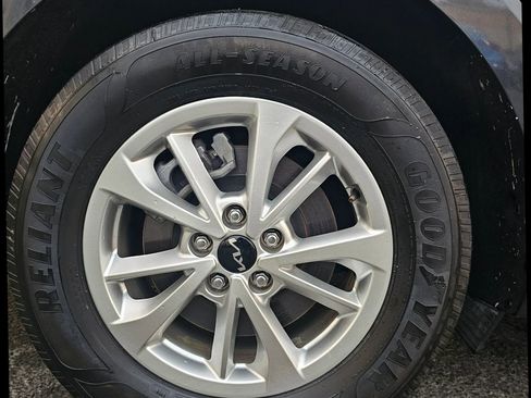 Used 2022 Kia Carnival LX image 30