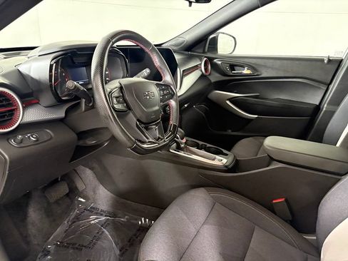 Used 2024 Chevrolet Trax RS w/ Sunroof Package FWD image 25