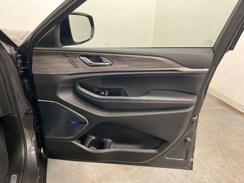 Used 2022 Jeep Grand Cherokee L Overland w/ Luxury Tech Group IV image 29