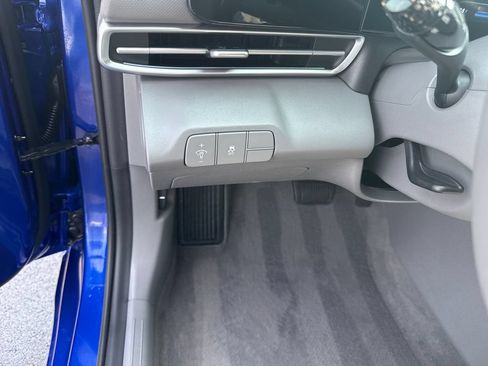 Certified 2024 Hyundai Elantra SEL w/ Convenience Package FWD image 15