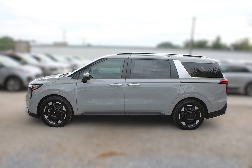 Certified 2025 Kia Carnival EX FWD image 17