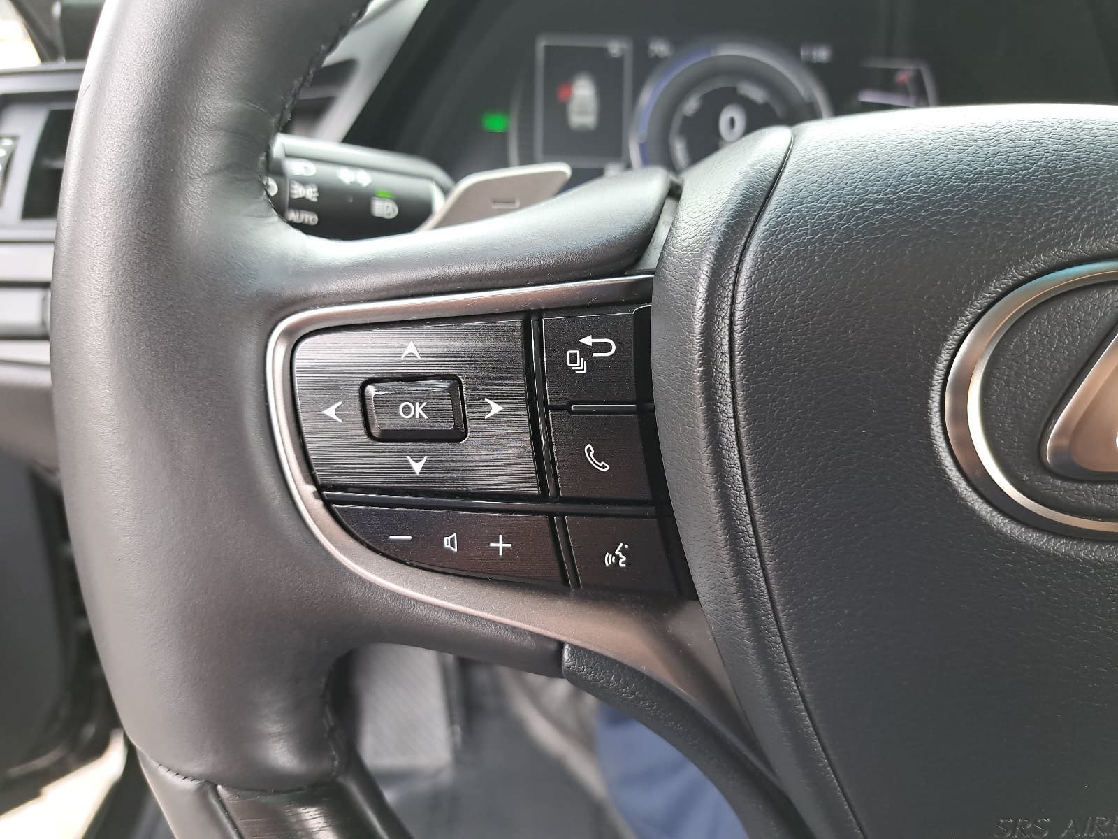 Used 2024 Lexus ES 300h w/ Accessory Package (Z1) FWD image 18