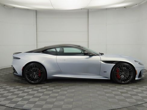 Used 2023 Aston Martin DBS Coupe image 4