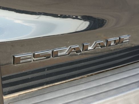 Used 2019 Cadillac Escalade ESV Premium Luxury RWD image 16