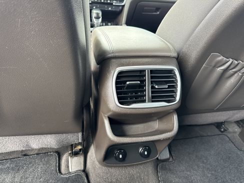 Used 2020 Hyundai Santa Fe SEL w/ Convenience Package image 16